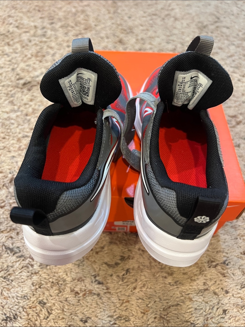 Boys Nike Cosmic Runner Sneakers - Picture 6 of 10